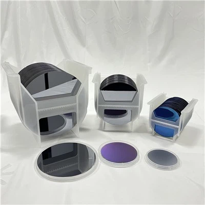 Vlastní křemíkové destičky se specifickými mimoúhlovými orientacemi pro pokročilý výzkum